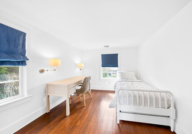 Building Photo - 133-135 Toylsome Ln