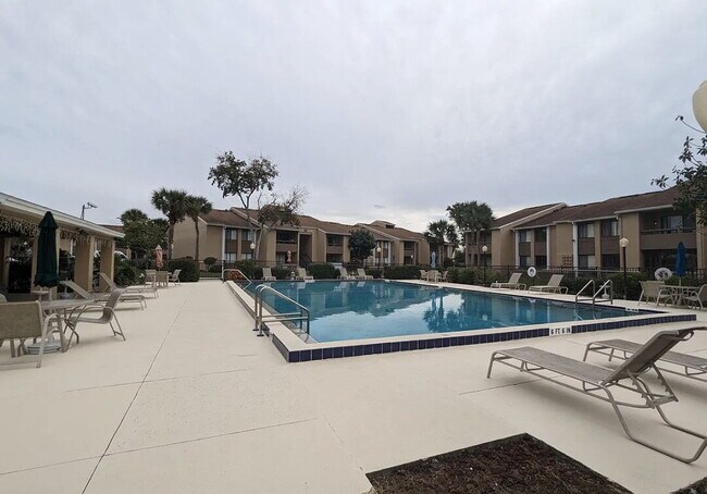 Building Photo - Centrally located, yet secluded 2 bedroom condo in the heart of Orlando for Rent