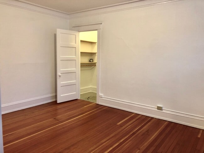 Building Photo - Cozy Nob Hill 1bd - Walk Everywhere! Gas Fireplace, Bonus Storage, Most Utilities Included!