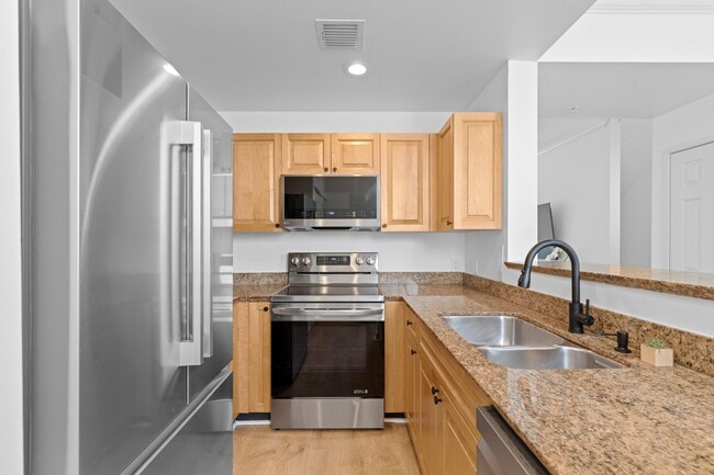 Building Photo - 687 Hibiscus St