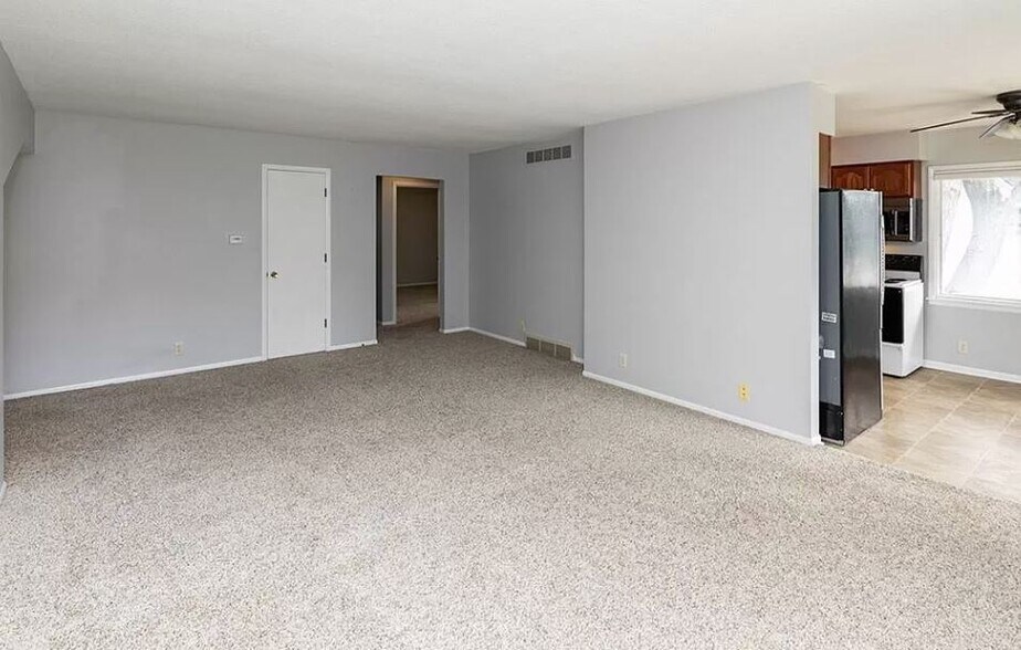 Building Photo - 4633 Euclid Ave