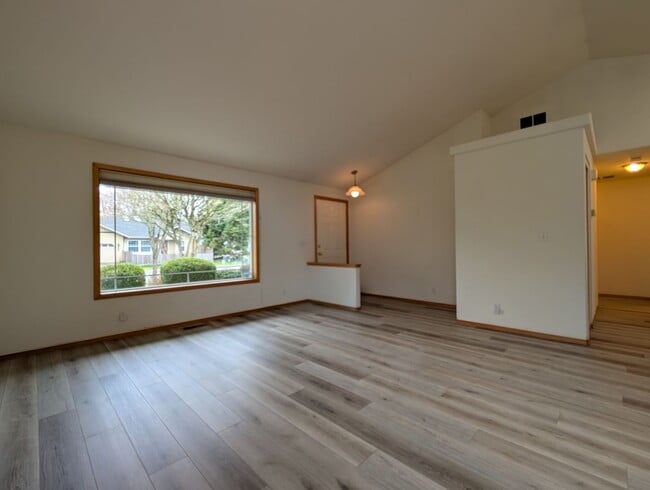 Building Photo - Beautiful 3-Bedroom, 2-Bath Home With fenced yard!