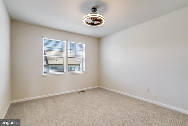 Building Photo - 385 Ensemble Wy