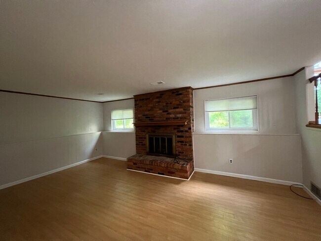 Building Photo - 1891 N Lake Dr