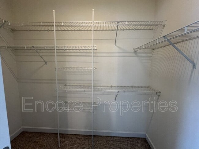 Building Photo - 1008 Elmsleigh Way