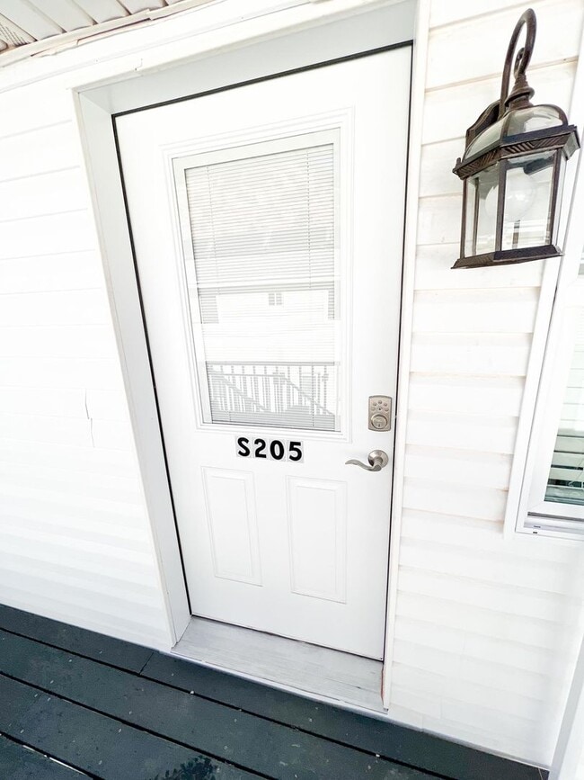 Building Photo - S205 Studio Apartment in Hildale *utilitie...