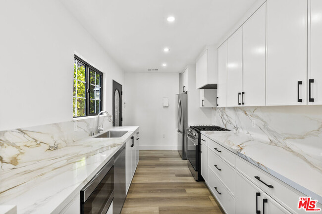 Building Photo - 130 Le Doux Rd