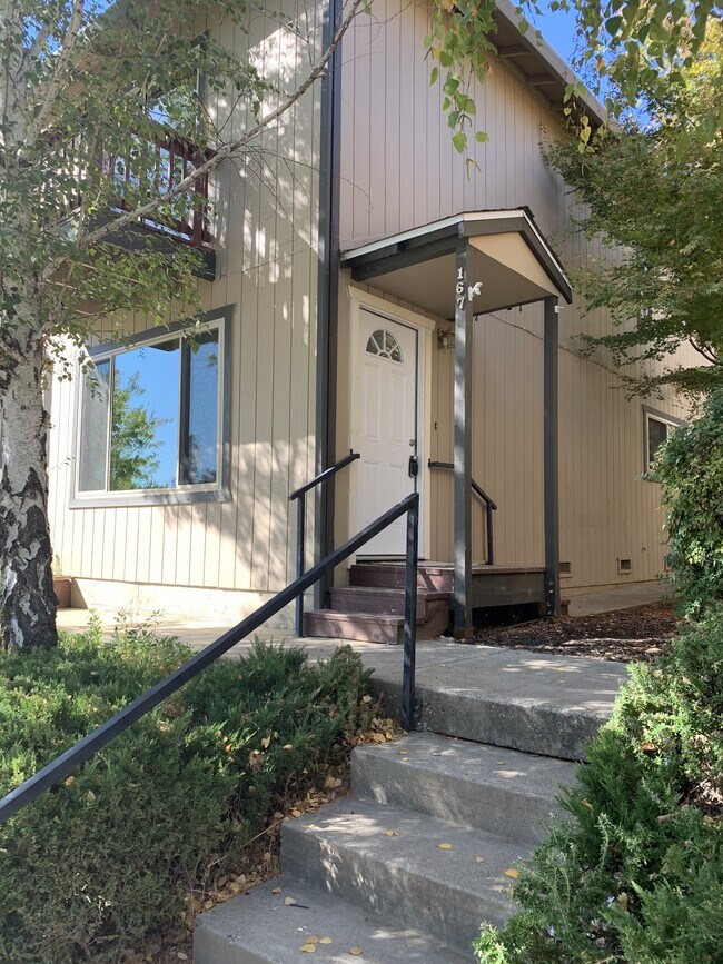 Building Photo - 167 Lincoln Way