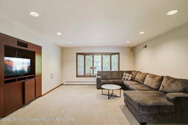 Building Photo - 84 Wickapecko Dr