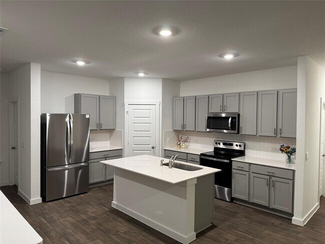 Building Photo - 204 James River Dr