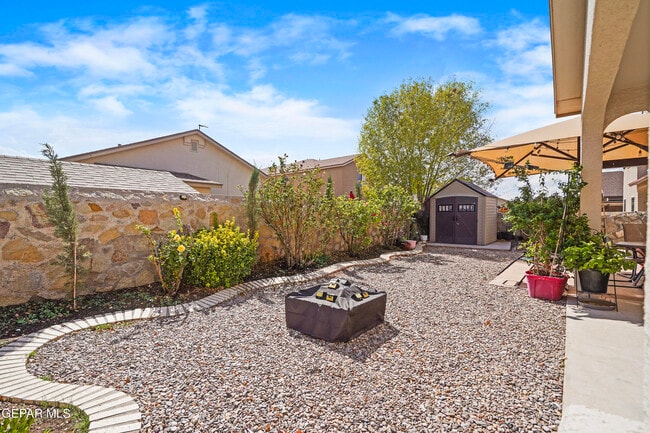 Building Photo - 14560 Meadow Lawn