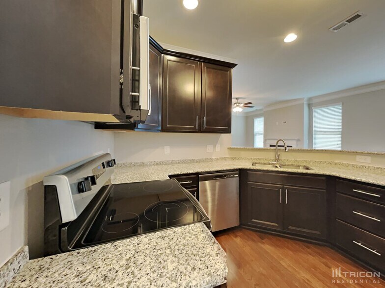 Building Photo - 2203 Wise Owl Dr