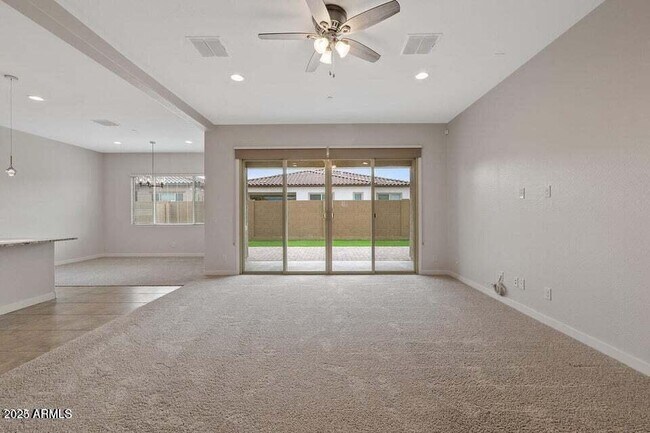 Building Photo - 9749 E Tahoe Ave