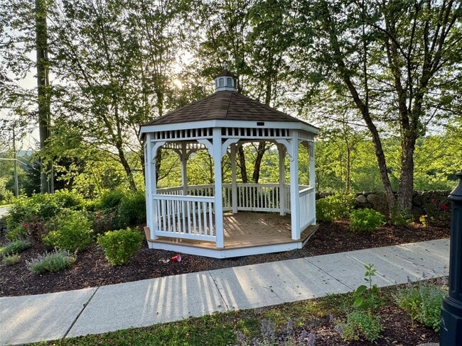 Building Photo - 127 Meadow View Dr