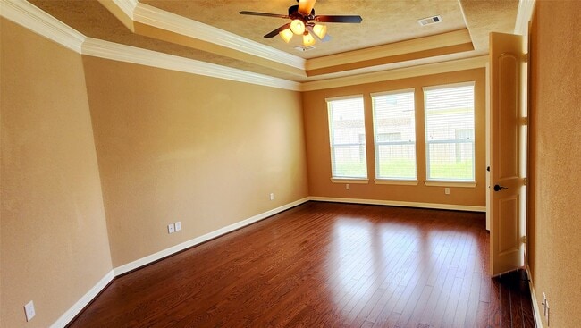 Building Photo - 16303 Lakewood Field Dr