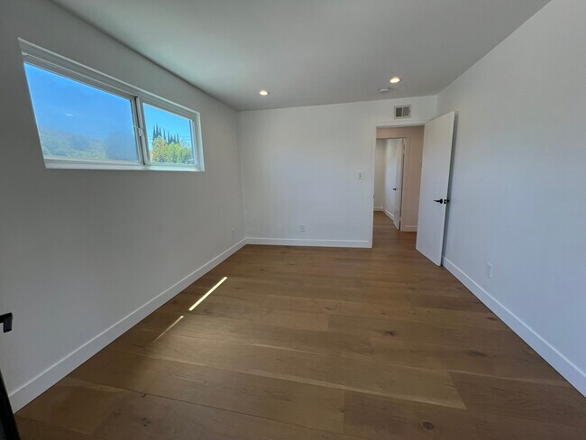 Building Photo - 1863 Burleson Ave