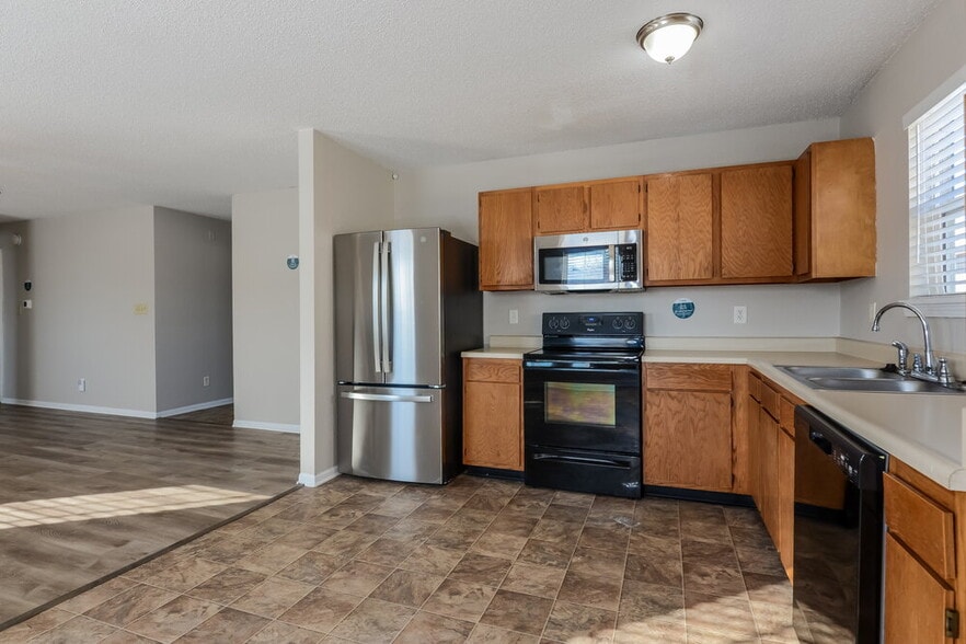 Building Photo - 6137 Longmeadow Dr