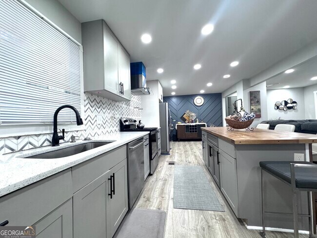 Building Photo - 3280 Stonewall Tell Rd