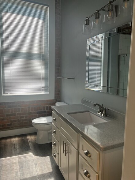 Bathroom - 15 S Jackson St