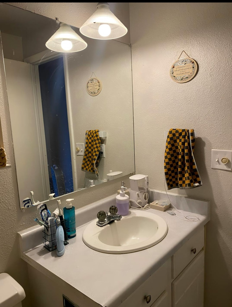 Second floor: full bathroom - 1777 Quail St