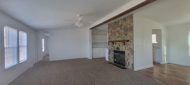 Building Photo - Ready to move in!