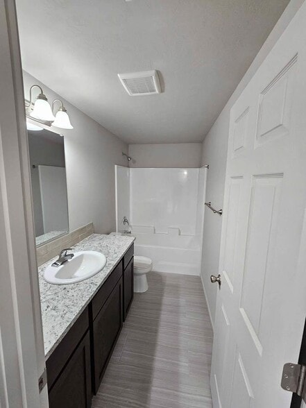 Building Photo - 722 E Cascade St