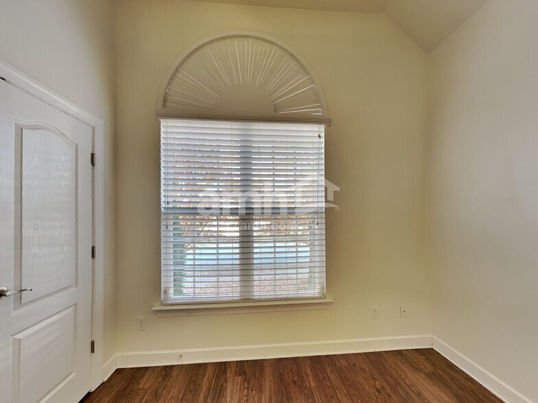 Building Photo - 929 Morning Rd