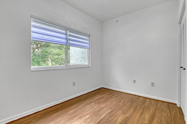 Building Photo - 340 Crestwood Cir