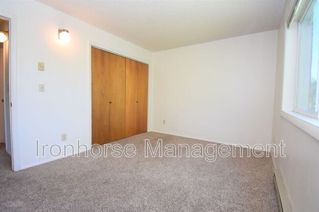 Building Photo - 809 W Villard St