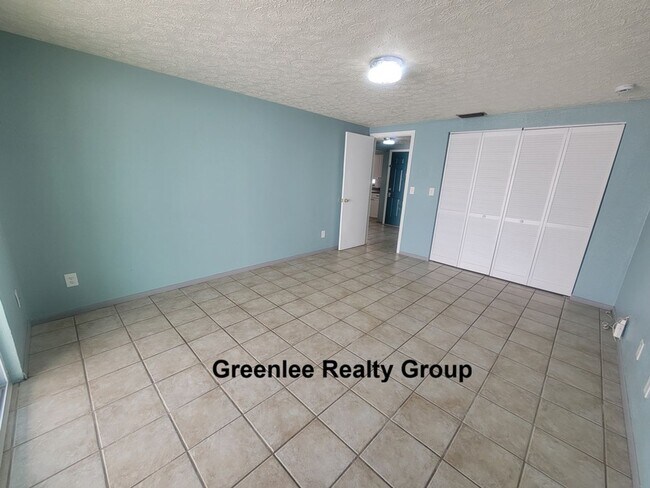 Building Photo - Cute 1/1 Apartment with Tile Floors & Private Patio!!