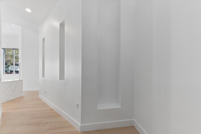 Building Photo - 300 S Australian Ave