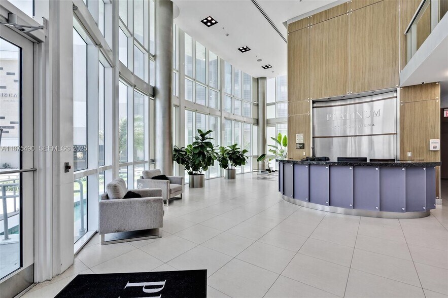 Building Photo - 480 NE 30th St