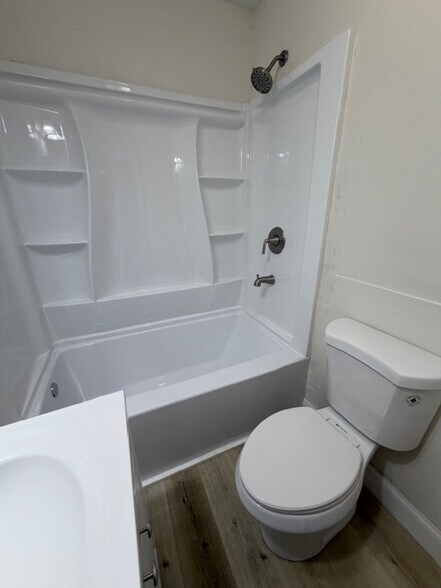 Building Photo - 910 Richland St