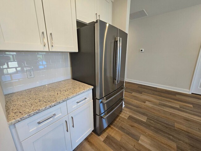 Building Photo - 4 Bedroom, 2 Bath Ranch Available for Rent Now!