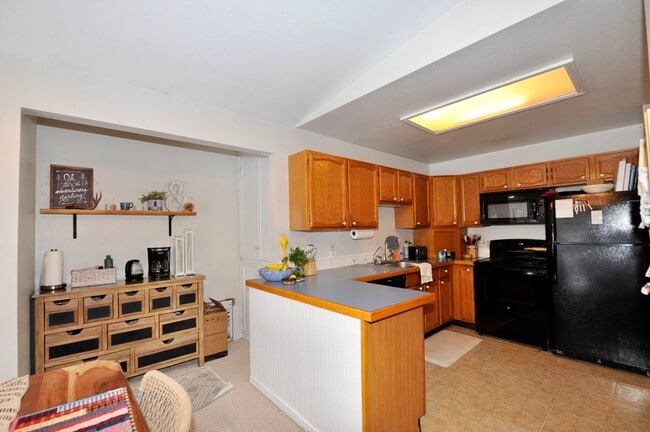 Building Photo - Fairway Golf Course 3 bed 3 bath with basement