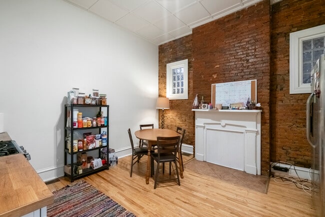 Building Photo - 2120 E Carson St