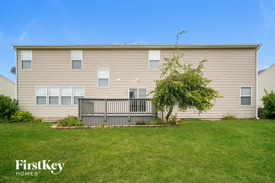 Building Photo - 2323 S Moeller Cir