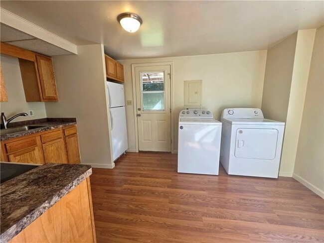 Building Photo - 235 B Allen St