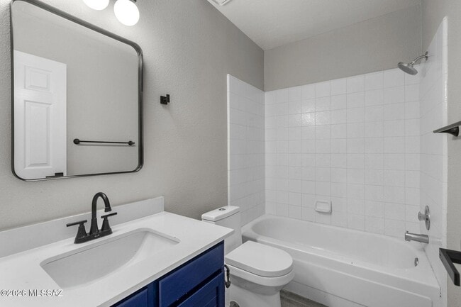 Building Photo - 321 E Fieldcrest Ln