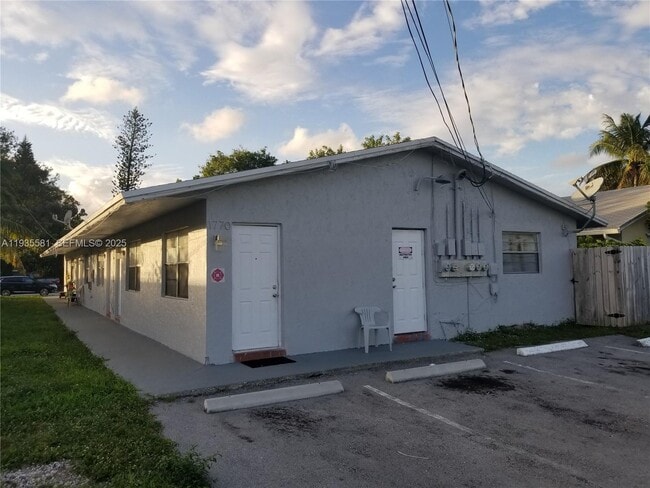Building Photo - 1770 SW 44th Ave