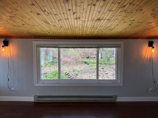 Building Photo - Available NOW! Gorgeous 3BR/2 BA Unit in Hastings!