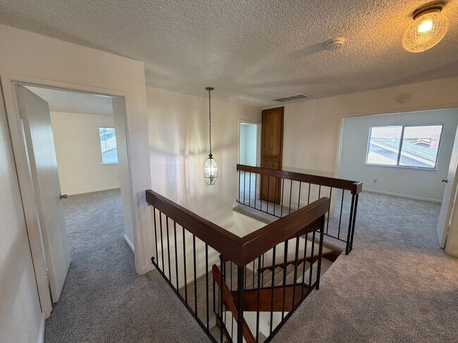Building Photo - 872 Shellwood Way