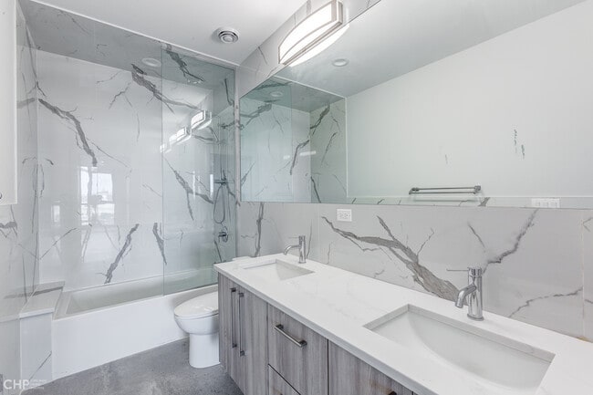 Building Photo - 2942 W North Ave