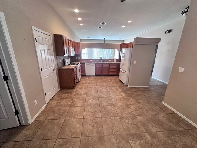 Building Photo - 2792 La Paloma Dr