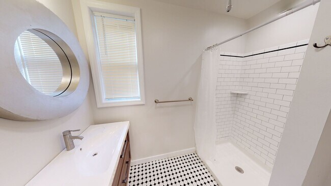 Building Photo - Stylish 2BD 1BA Across from Wooster Sq Park!