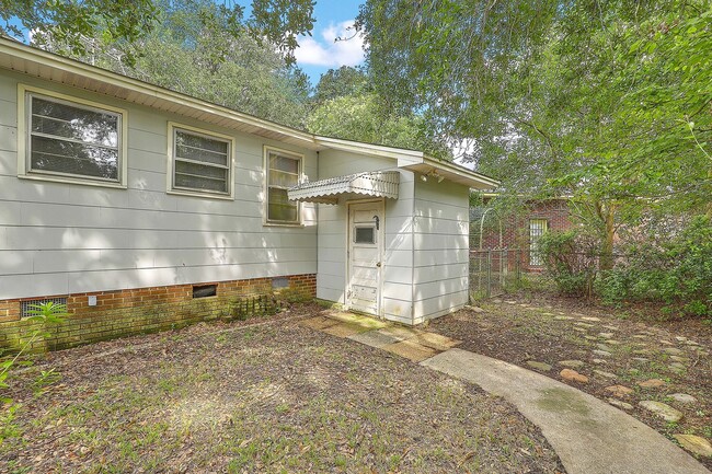 Building Photo - Single Family Home in Park Circle!