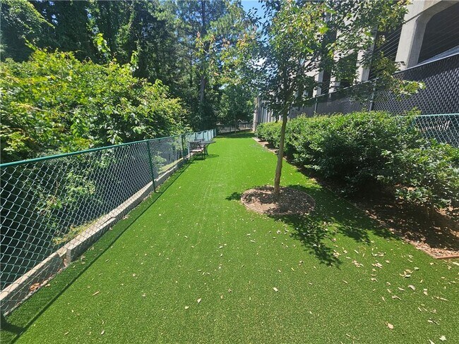 Building Photo - 3777 Peachtree Rd NE