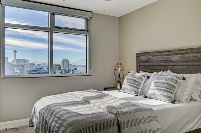 Building Photo - 150 Las Vegas Blvd N