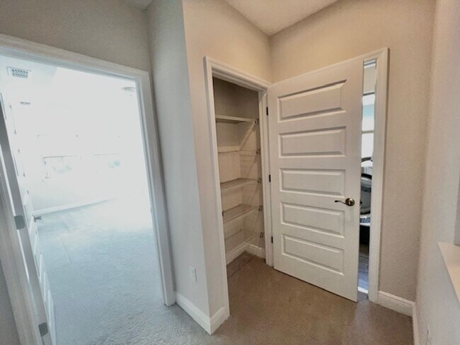 Building Photo - SPECTACULAR MODERN HOME!!Relaxing water views from the back of this beautiful home- MOVE IN Septe...
