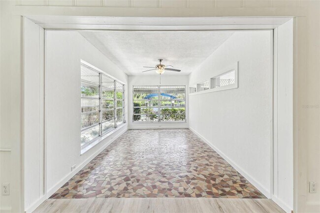 Building Photo - 610 Bosphorous Ave